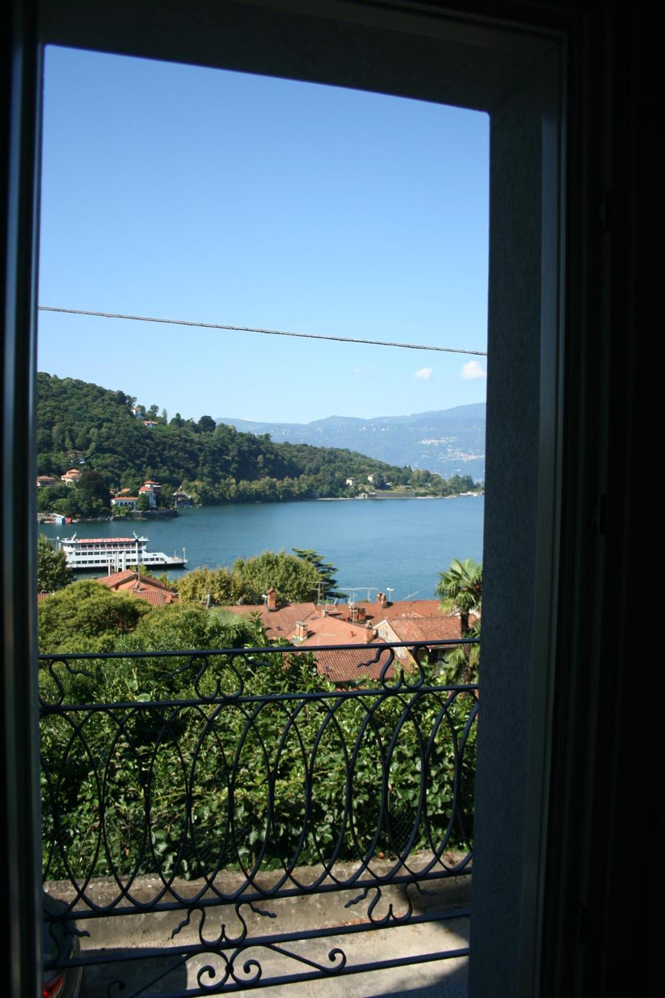 Appartamenti I Fiori Del Lago Laveno-Mombello Eksteriør bilde