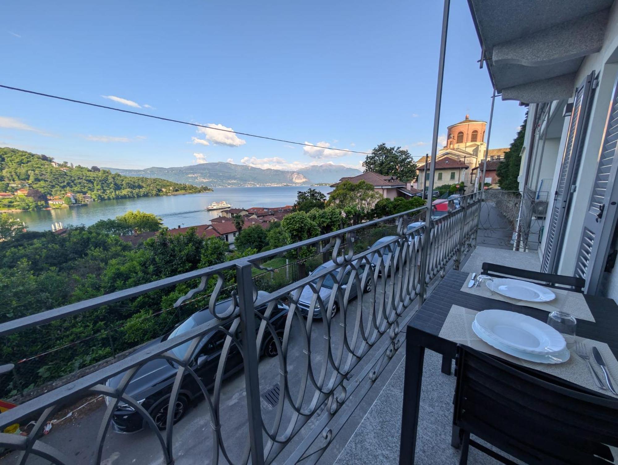 Appartamenti I Fiori Del Lago Laveno-Mombello Eksteriør bilde